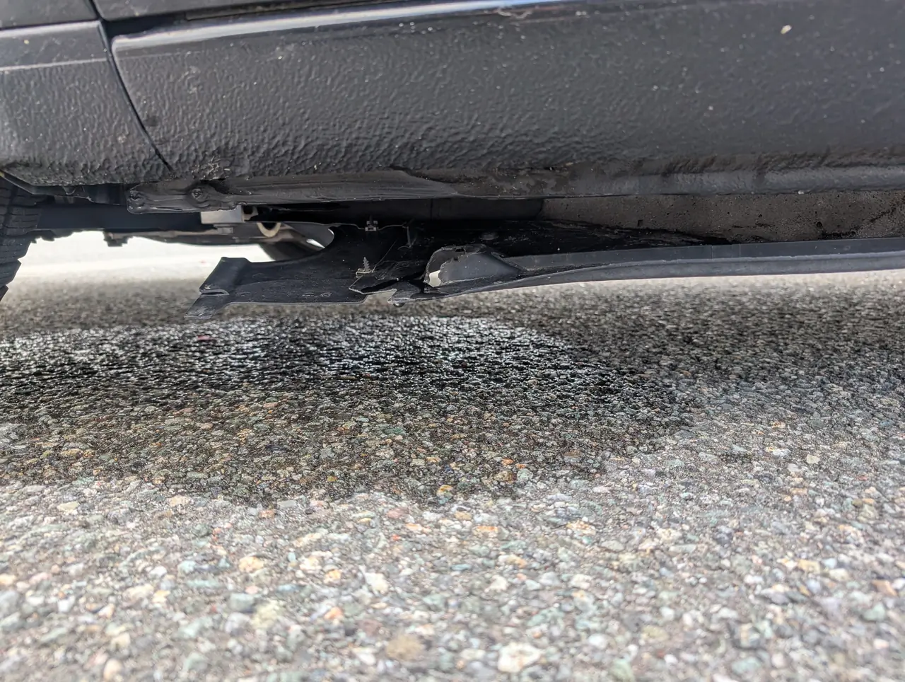 Audi アンダーカバー破損